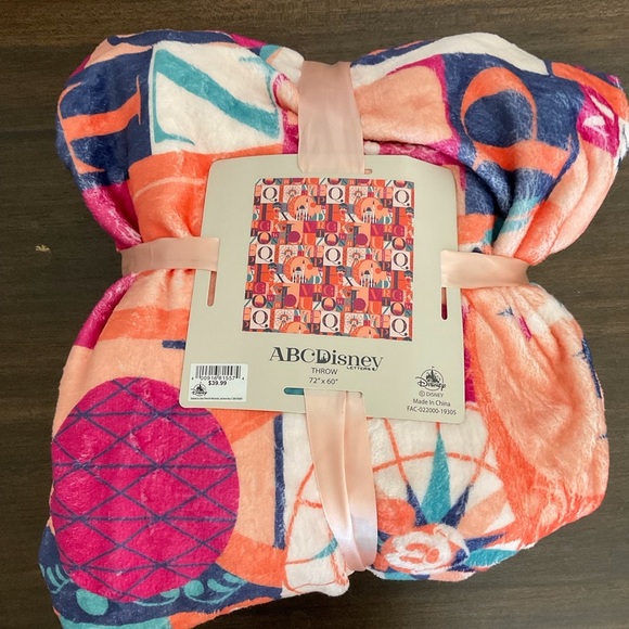 NEW Disney World Parks ABC Disney Letter Print Fleece Throw  Disney Parks Pink Blanket ABC Throw Soft
72X60